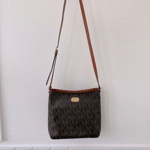 Michael Kors purse, excellent condition.